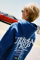 RAISED TEXT PRINT HOODED SWEATSHIRT