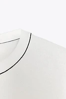 TOP EN MAILLE À MANCHES COURTES AVEC LISERÉS