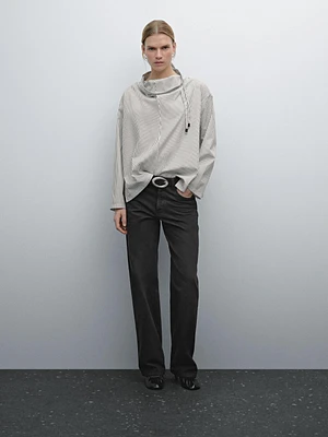 Blouse with neckline drawstring and appliqué