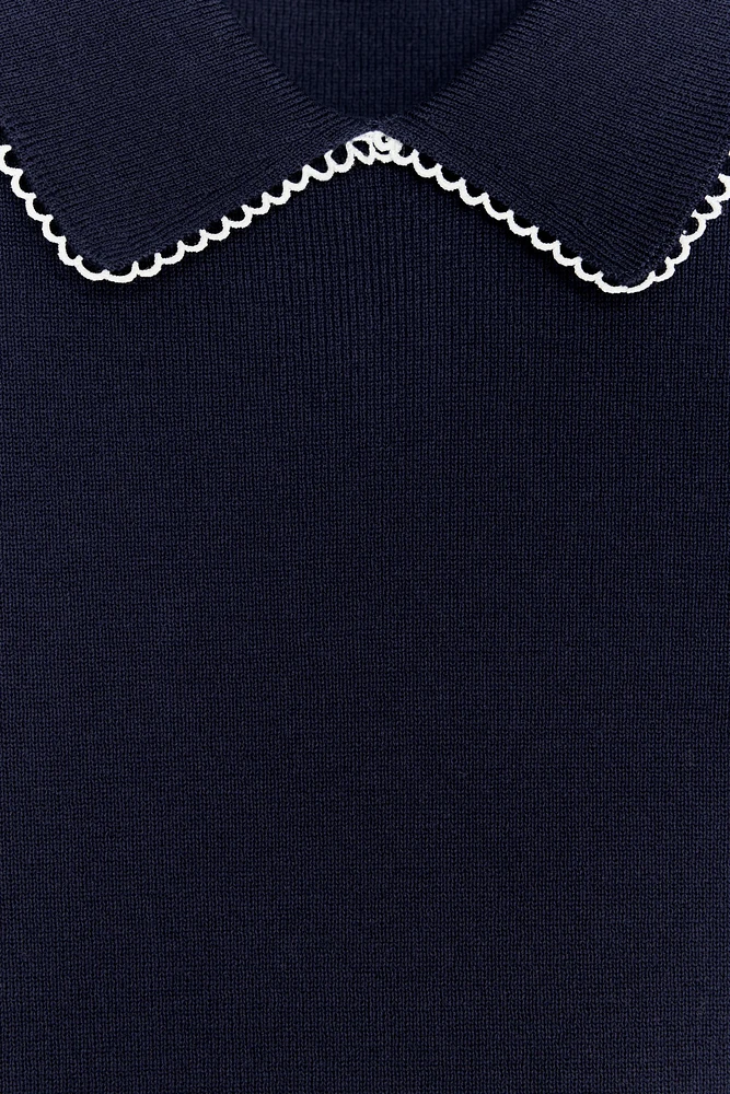 CONTRAST TRIM KNIT TOP