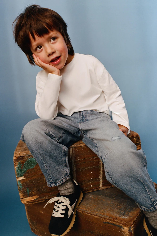 RIPPED BAGGY JEANS