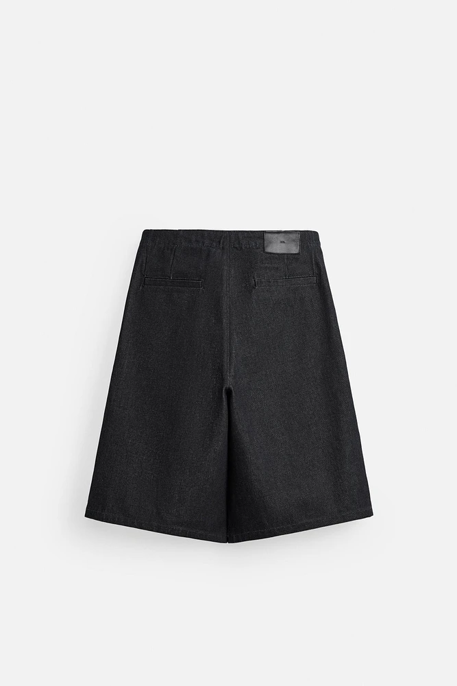 PLEATED WIDE LEG BERMUDA SHORTS