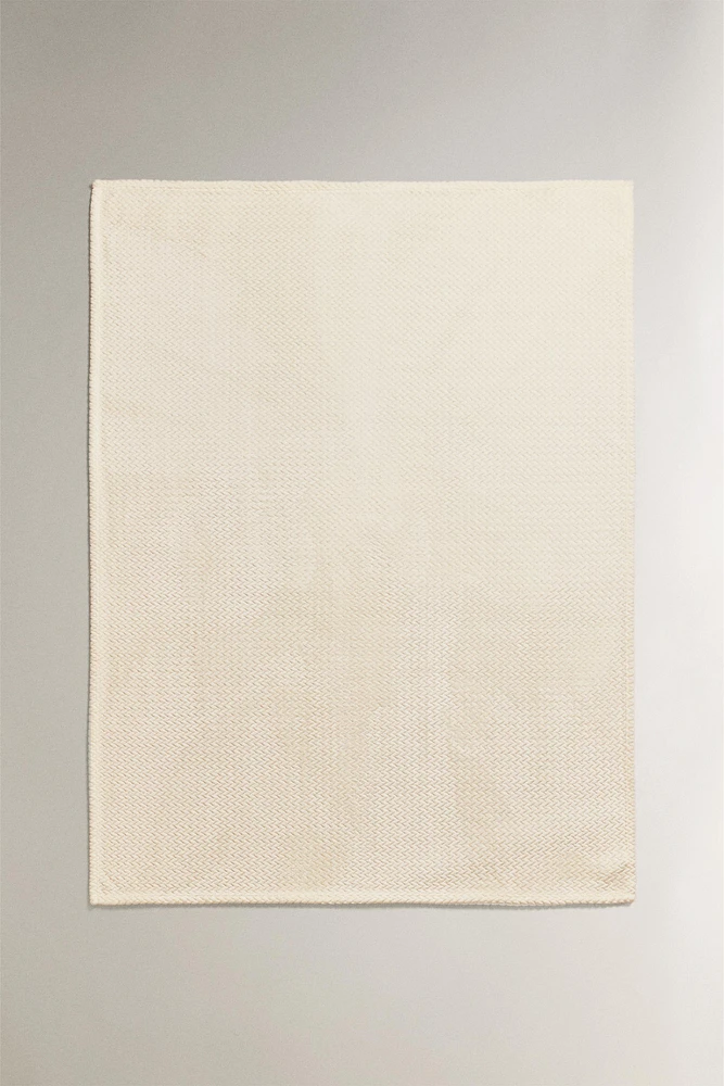 FLEECE BLANKET