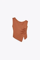 TOP EN MAILLE AVEC PLIS ET ÉPAULES DÉCOUVERTES