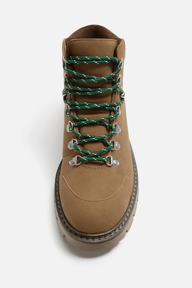 BOTTES À LACETS
