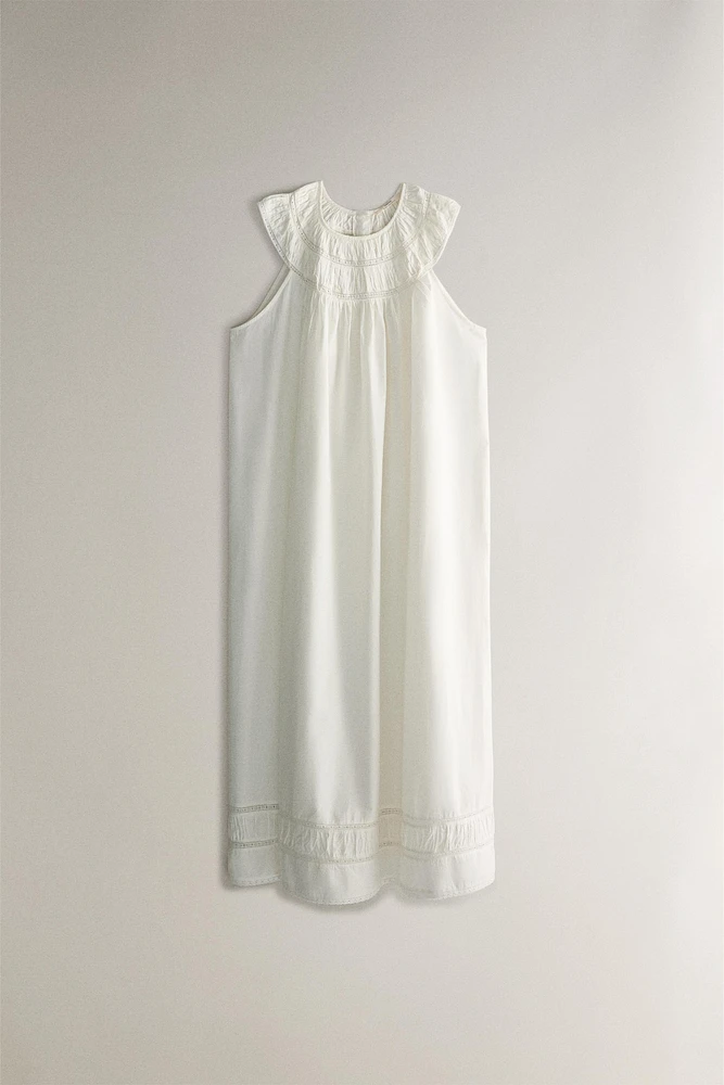 CHEMISE DE NUIT FRONCÉE ET DENTELLE