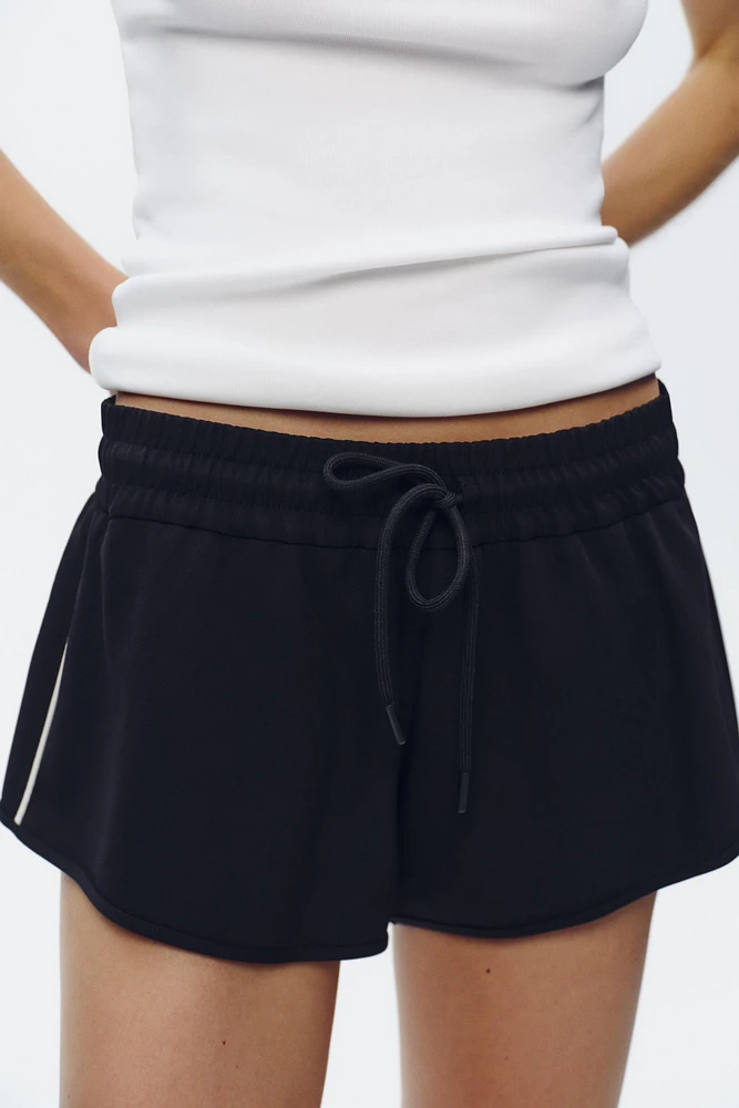 SIDE PIPING SHORTS