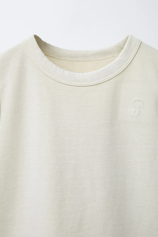 GARMENT DYE EMBROIDERED SLEEVELESS T-SHIRT