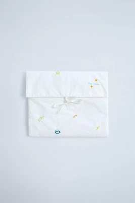 EMBROIDERED QUILTED CLUTCH