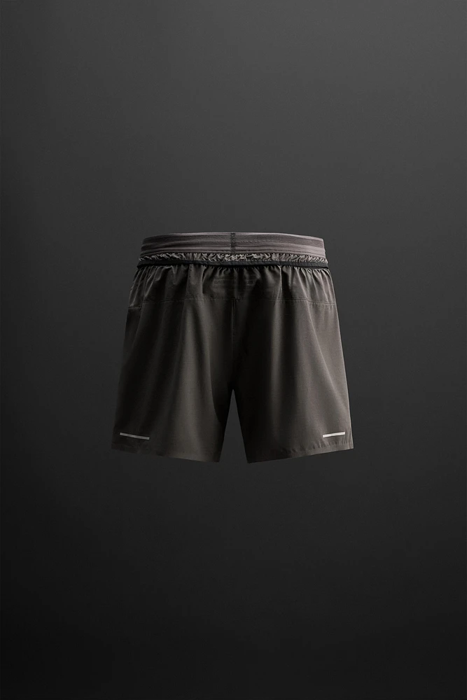 TEXTURED RUNNING SHORTS