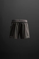 TEXTURED RUNNING SHORTS