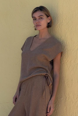 TEXTURED TIE TOP