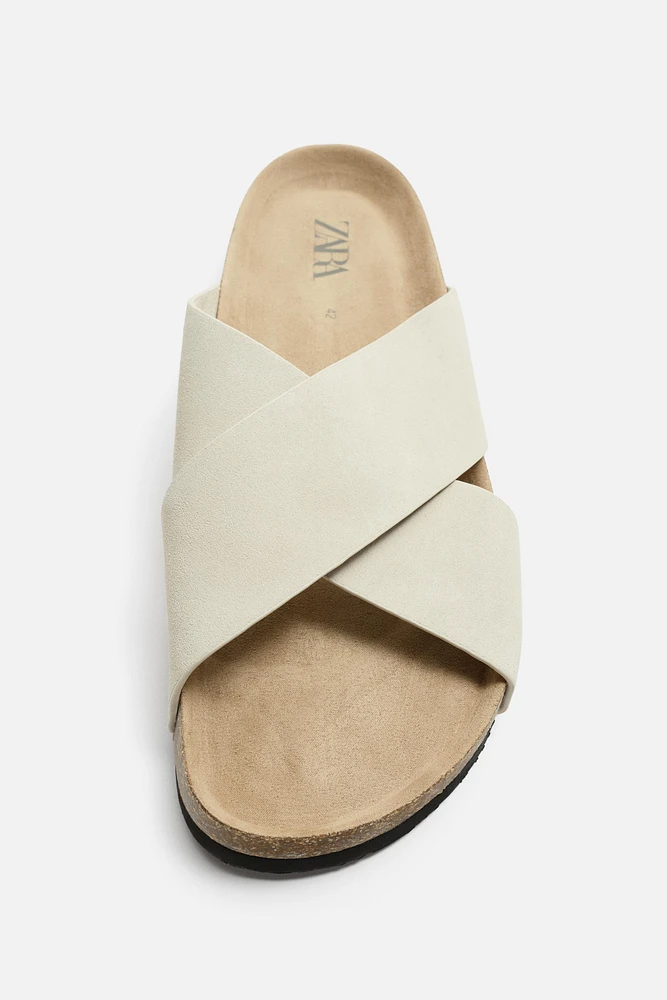 SANDALES EN CUIR CROISÉES