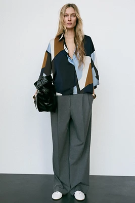 CHEMISE IMPRIMÉE ET SATINÉE