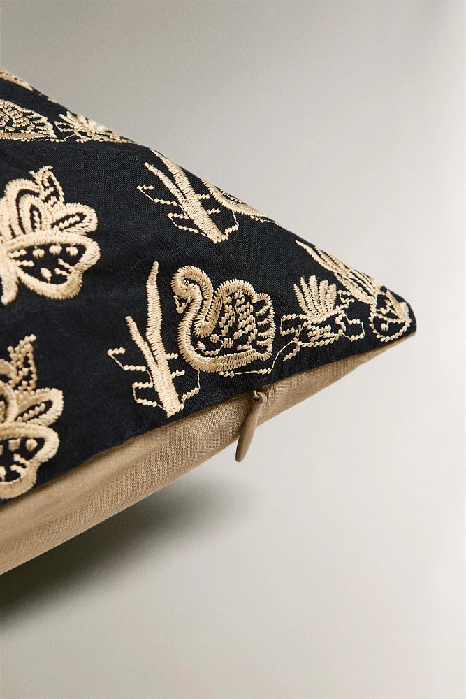 HOUSSE DE COUSSIN BRODERIES