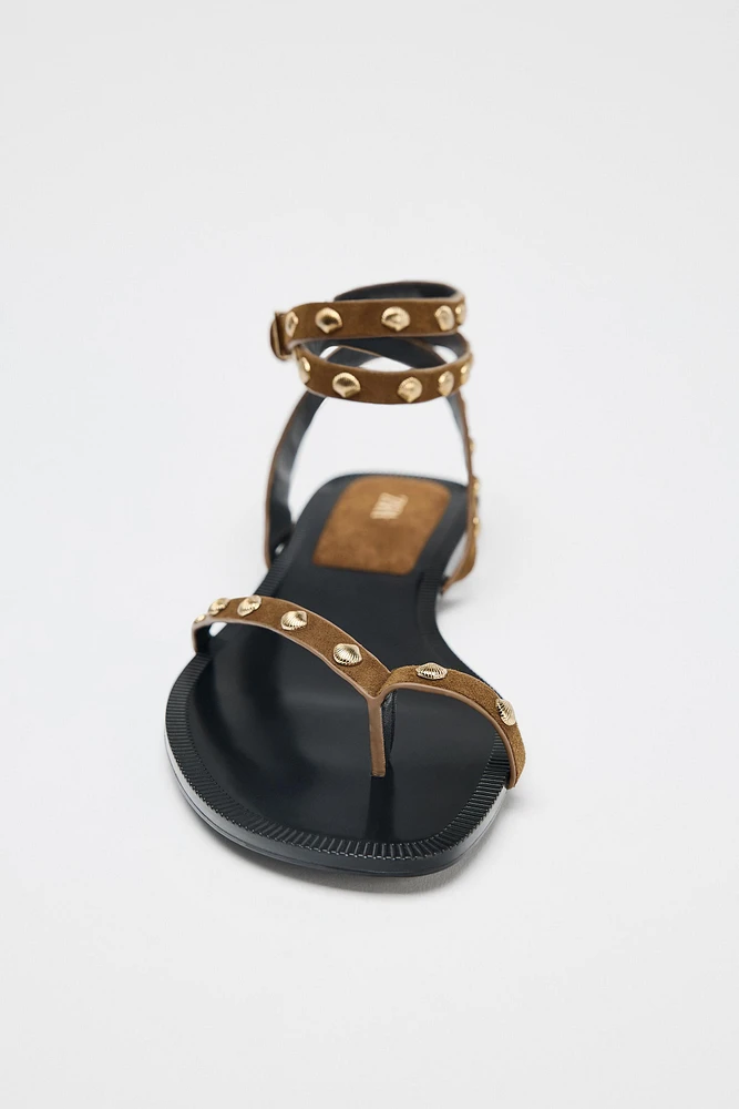 SANDALES À BRIDES ET CLOUS EN CUIR