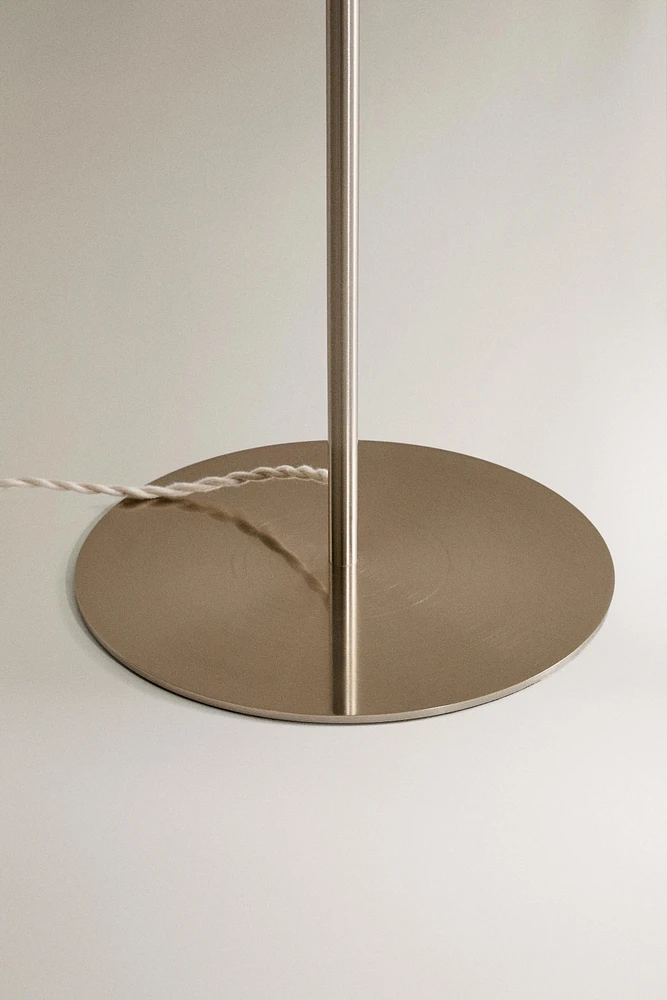 EXTENDABLE METAL FLOOR LAMP