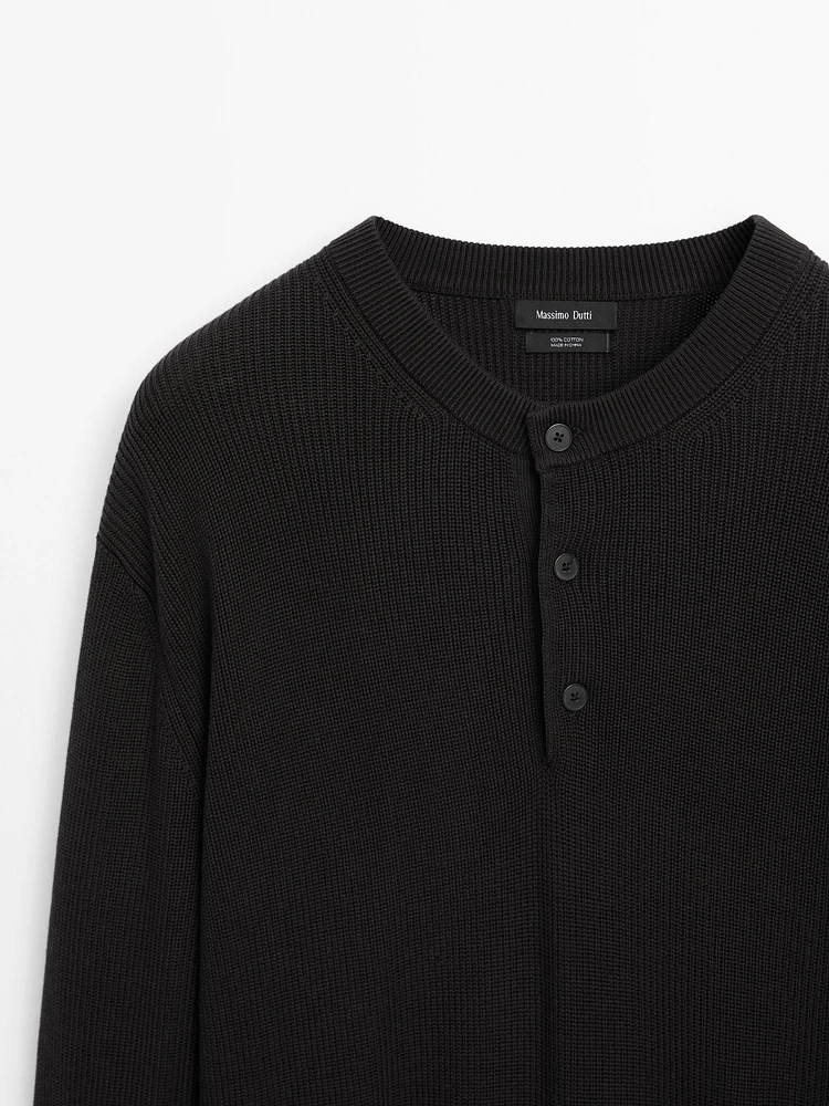 Cotton knit sweater with buttoned neck