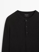 Cotton knit sweater with buttoned neck