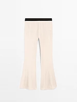 Pantalon flare taille contrastante