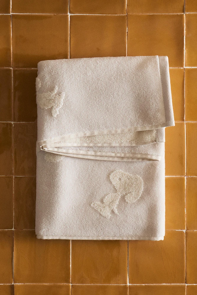 CHILDREN’S  PEANUTS™ SILHOUETTE VELOUR BATH TOWEL