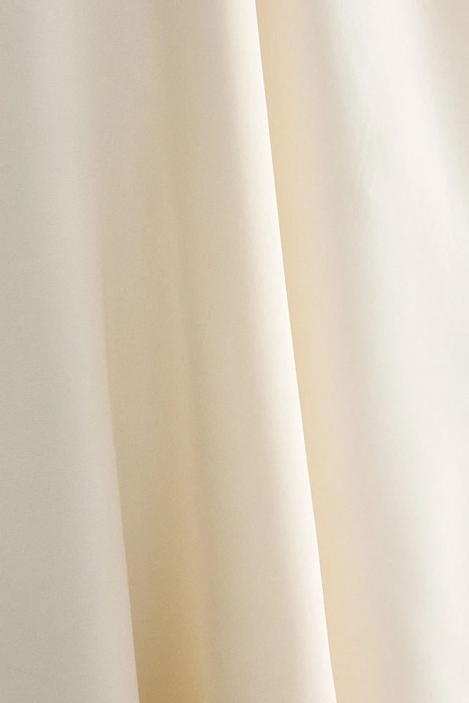 CAPE SATIN ASYMÉTRIQUE