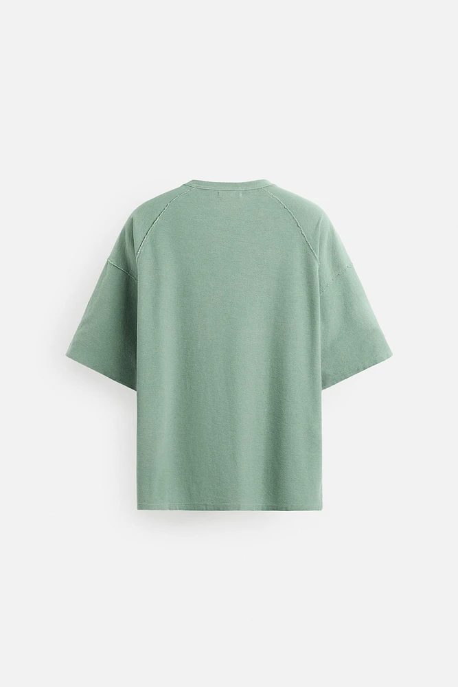 T-SHIRT EN MAILLE IMPRIMÉ DÉLAVÉ