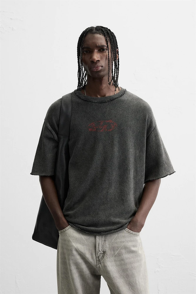 T-SHIRT DÉLAVÉ EN MAILLE IMPRIMÉE