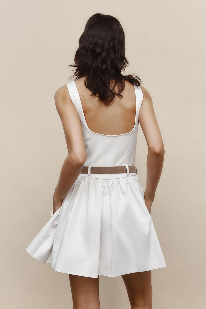 FITTED BELTED SHORT DRESS