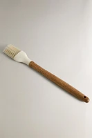 SILICONE AND WOODEN BRUSH