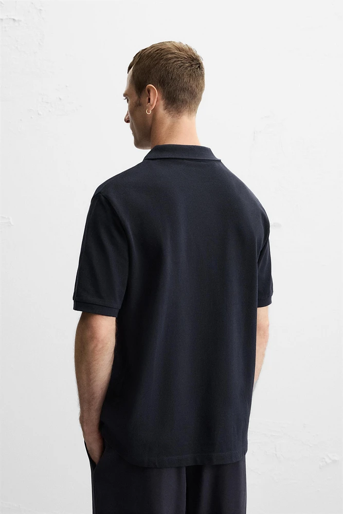 POLO DÉLAVÉ STRUCTURÉ EN PIQUÉ