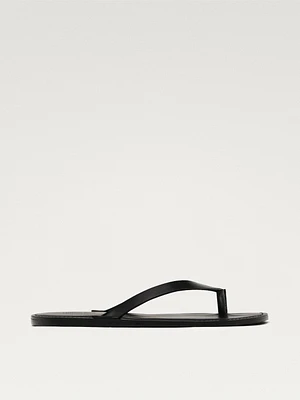 Sandales entre-doigts en cuir