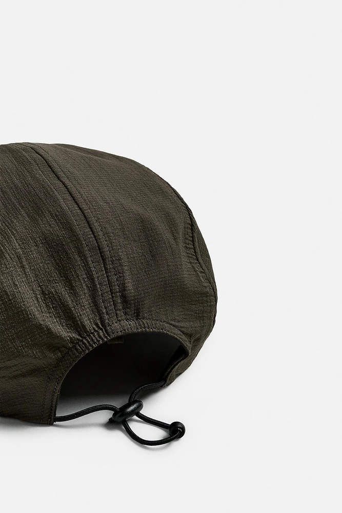 CASQUETTE TECHNIQUE À VISIÈRE PLATE