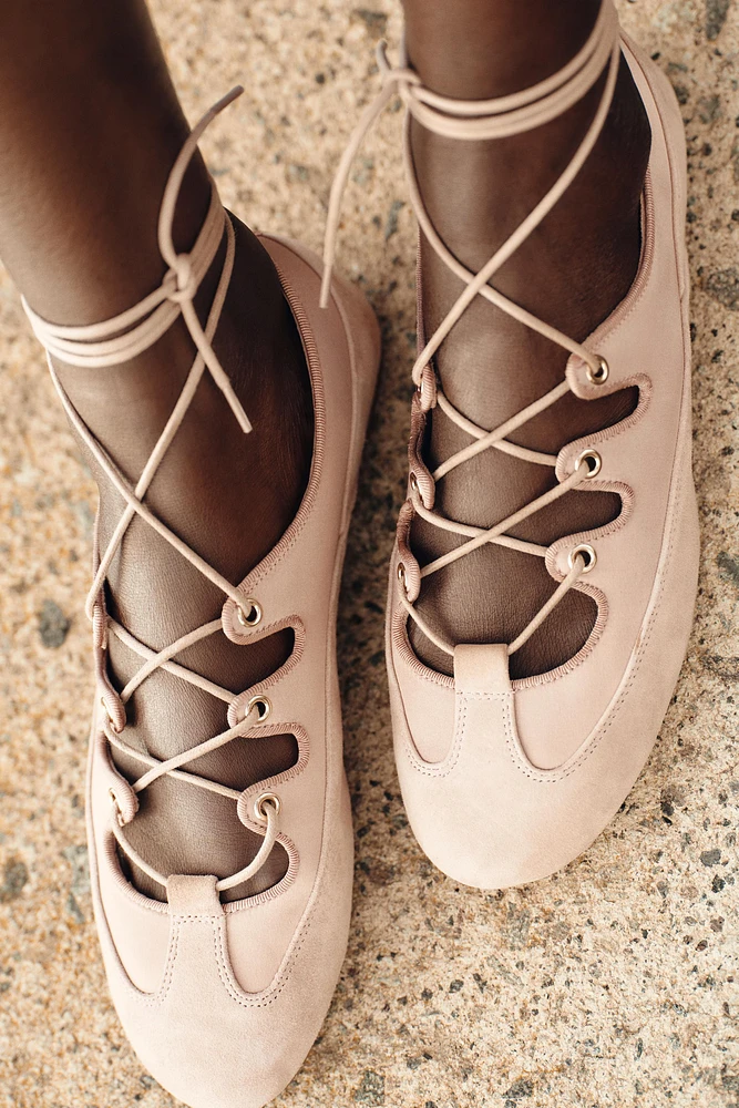 CONTRAST STRAP BALLET FLATS
