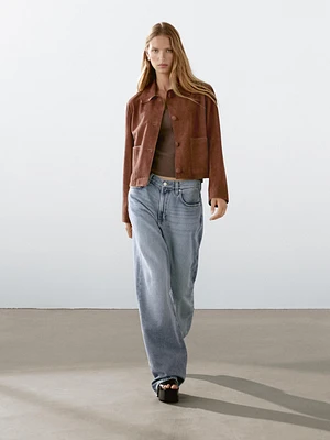 Veste courte boutons recouverts en cuir finition daim