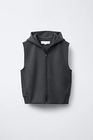 GILET À CAPUCHE SPORT