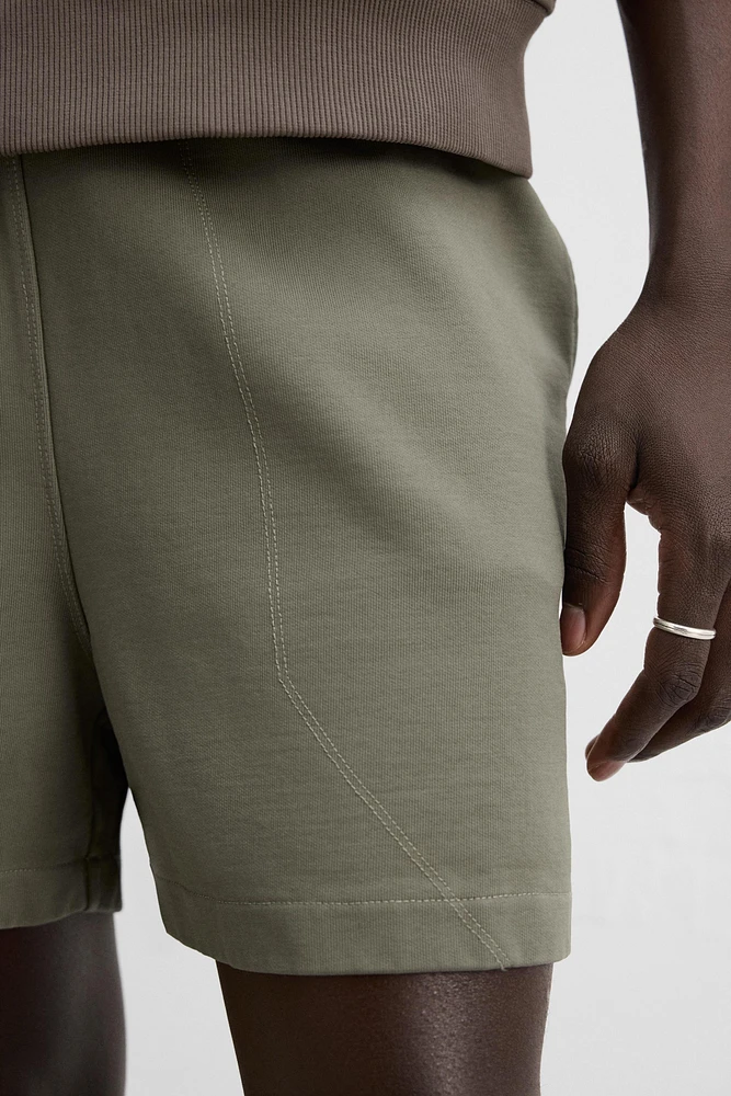 REGULAR FIT JOGGER SHORTS