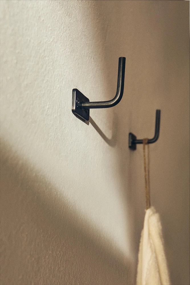 PACK OF SMALL DARK METAL HOOKS