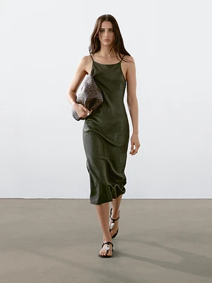 Robe encolure américaine satinée