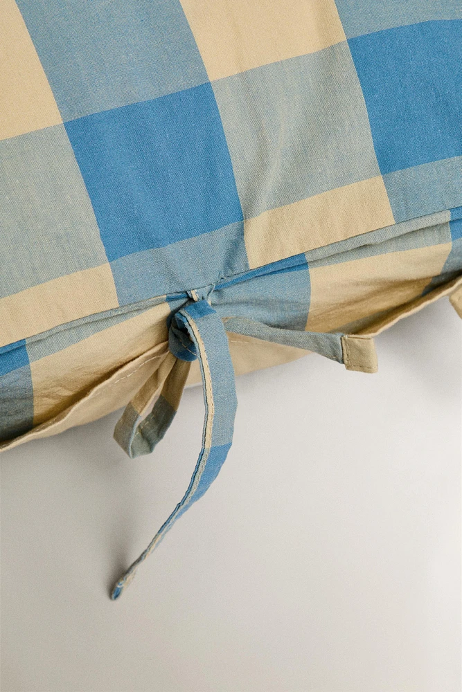 CHILDREN’S REVERSIBLE CHECK PILLOWCASE