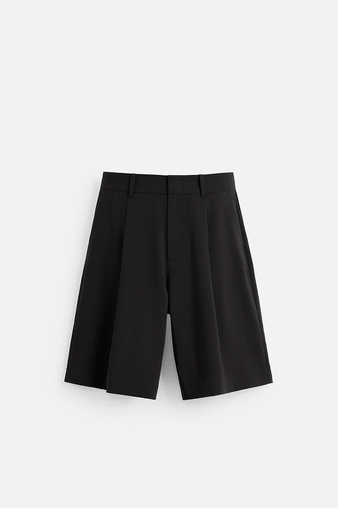 RELAXED FIT PLEATED SHORTS