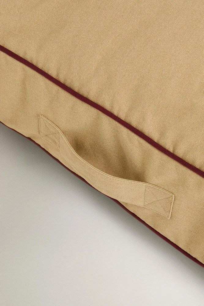 XL FLOOR CUSHION WITH PIPING FOR PETS