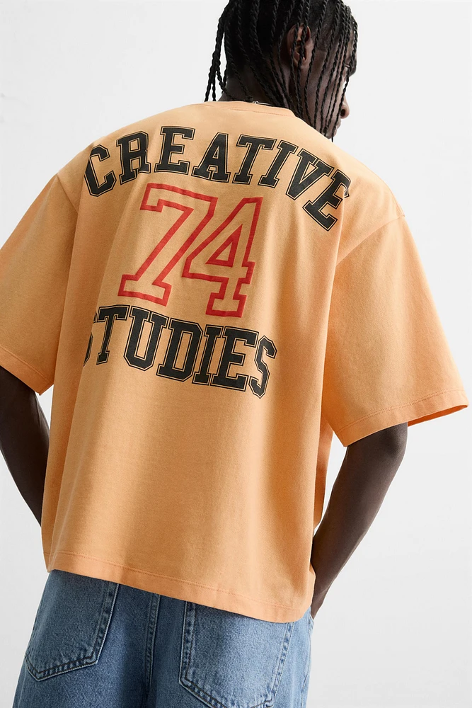 T-SHIRT À IMPRIMÉ STYLE UNIVERSITAIRE