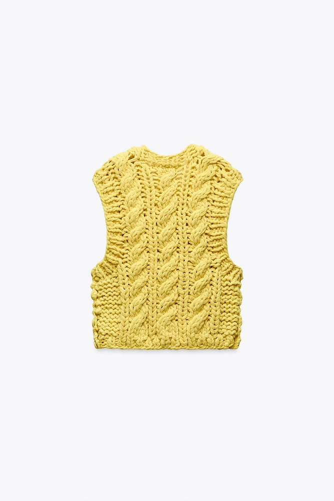 CHUNKY KNIT VEST