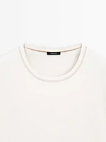 Short-sleeve T-shirt with contrast topstitching