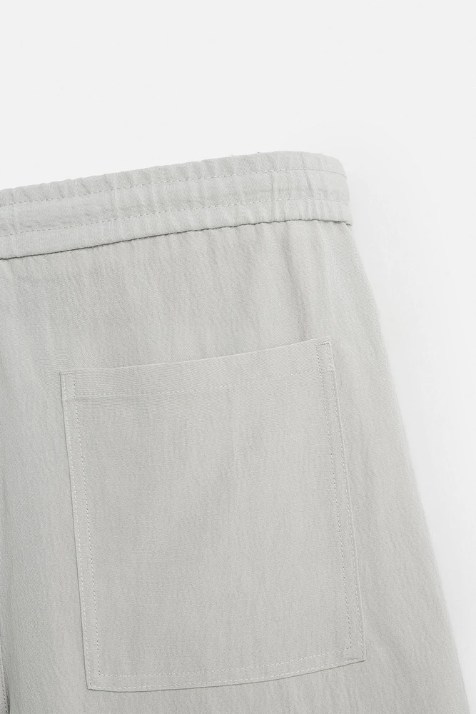 FLOWY WIDE FIT SHORTS