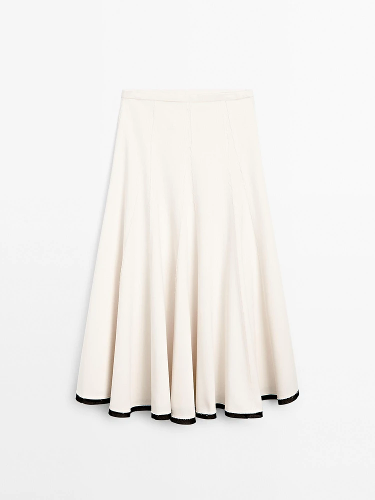 Jupe midi ample détail contrastant