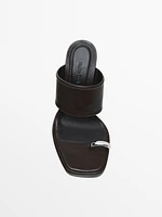 Sandales à talon avec bague