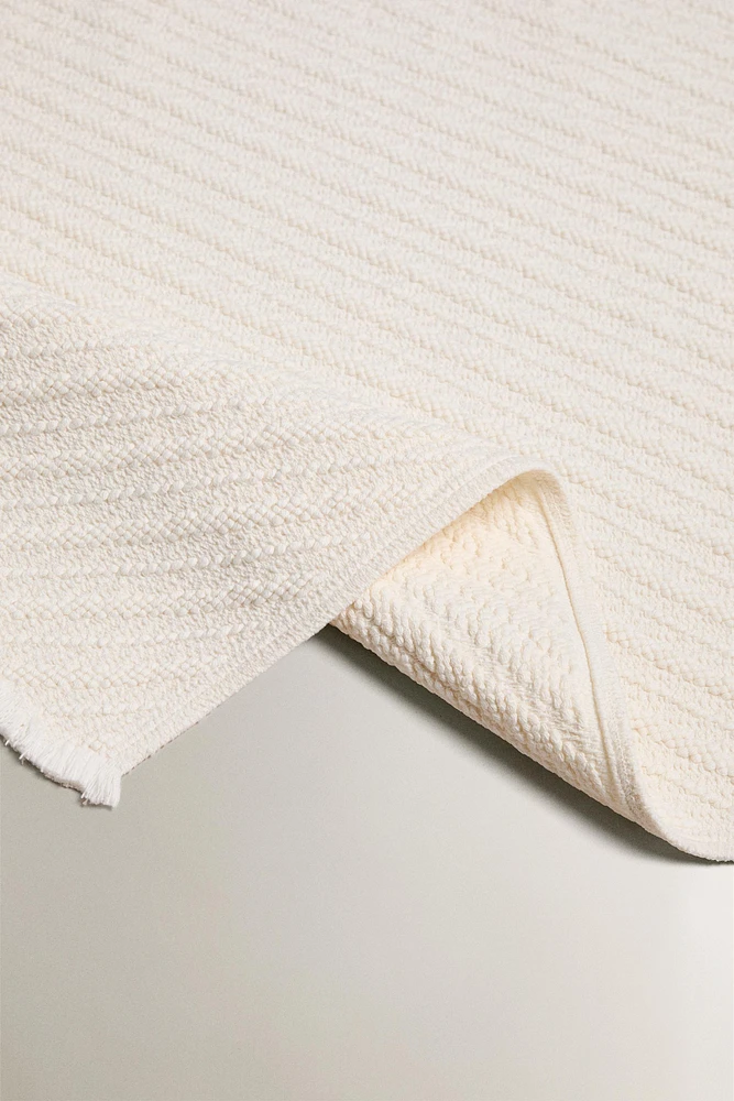 DIAGONAL STRIPED BATH MAT