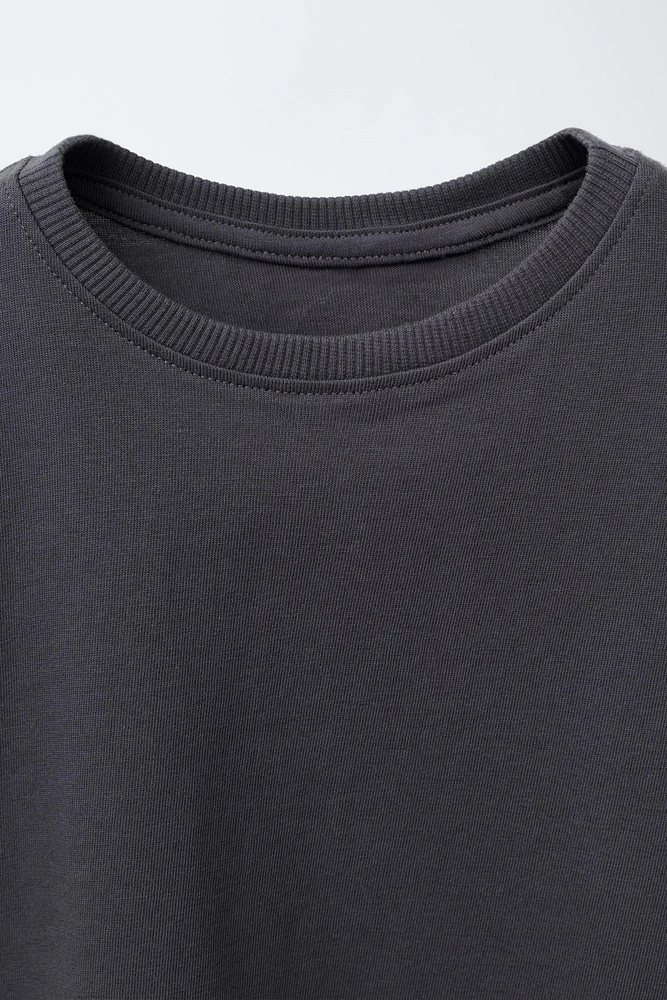 LOT DE TROIS T-SHIRTS UNIS ET À RAYURES